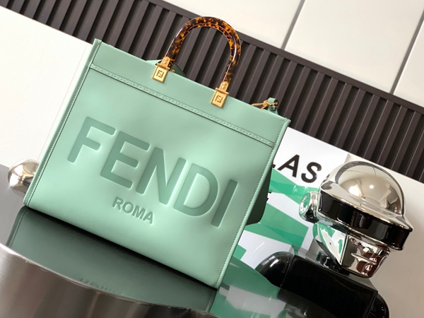 スーパーコピーブランドバッグ正面デザイン